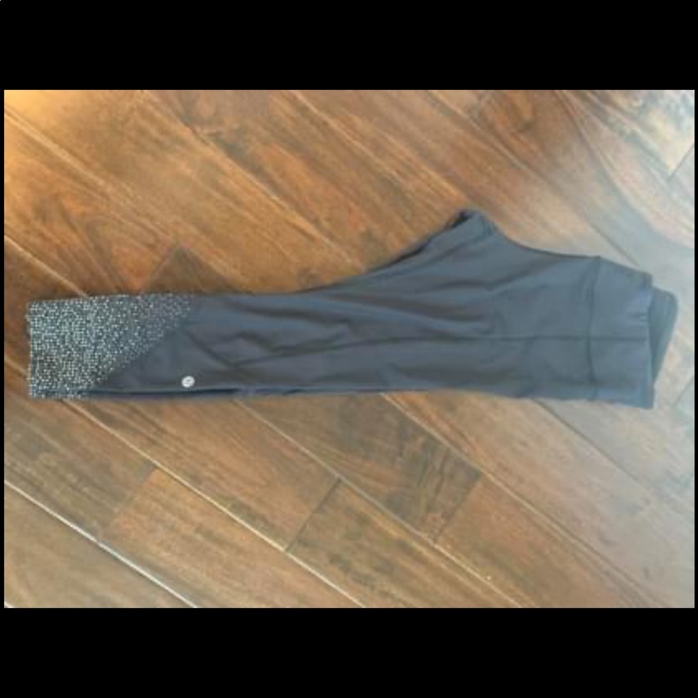 Lululemon size 8 Tight Stuff crop